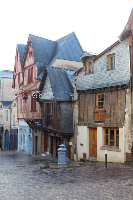 Maisons : Façades sur rue, vue générale