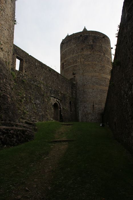 Château : Tour Mélusine