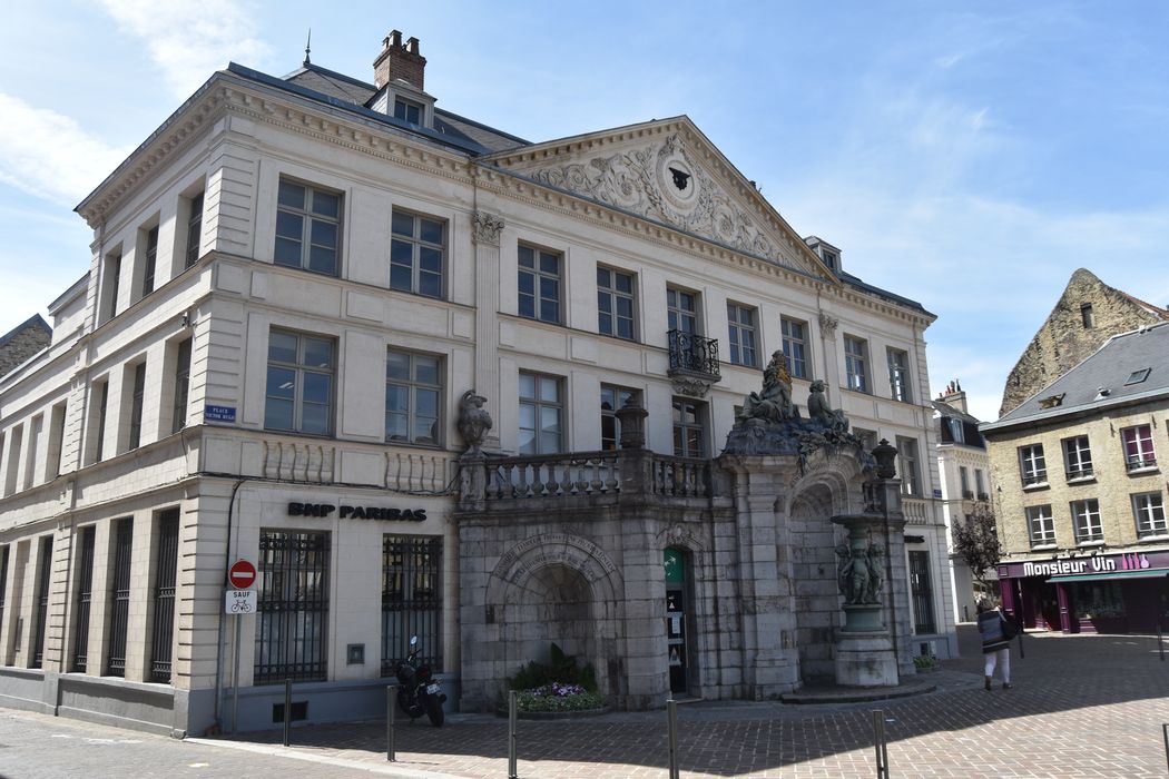 Immeuble, fontaine Saint-Aldegonde : Ensemble est, vue générale