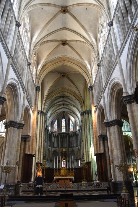 Collégiale, puis cathédrale Notre-Dame, actuellement église paroissiale Notre-Dame : Nef, vue générale - © Ministère de la Culture (France), Médiathèque du patrimoine et de la photographie, diffusion RMN-GP