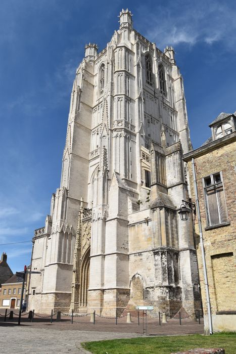 Collégiale, puis cathédrale Notre-Dame, actuellement église paroissiale Notre-Dame : Clocher, élévations sud et ouest, vue générale