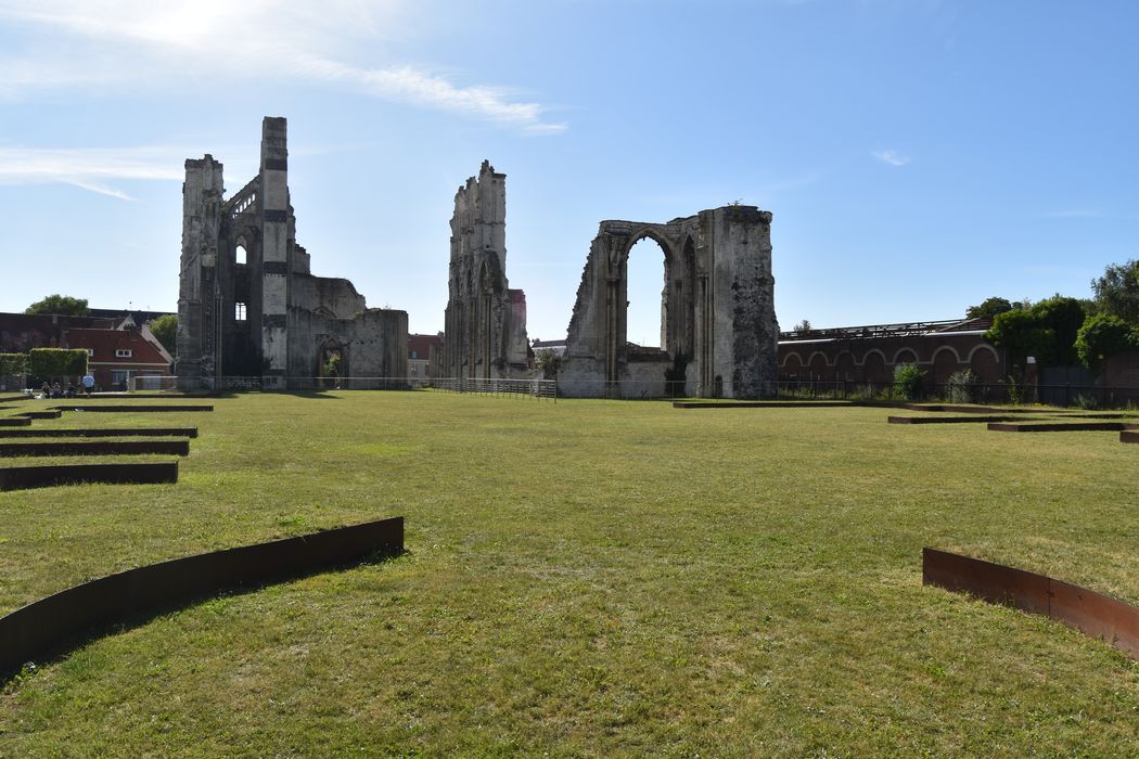 Ancienne abbaye de Saint-Bertin : Vue générale des ruines de l'église abbatiale