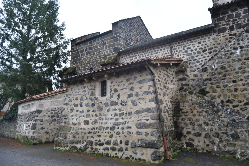 Eglise Saint-Vidal : Façade latérale sud, vue partielle