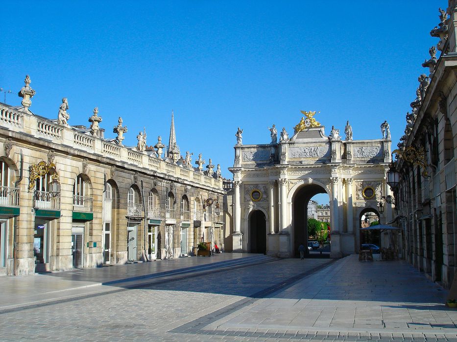 Ensemble formé par la place Stanislas, la rue Héré et la place de la Carrière : Arc de triomphe, élévation sud