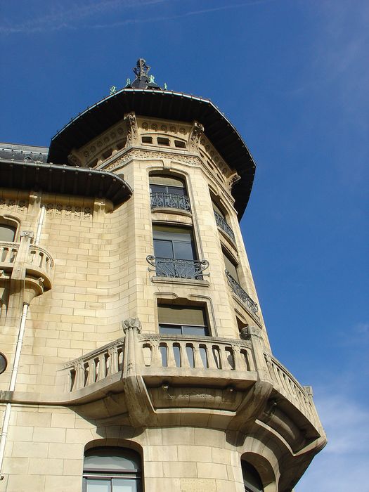 Ancienne banque Renauld : Tour d'angle, vue partielle