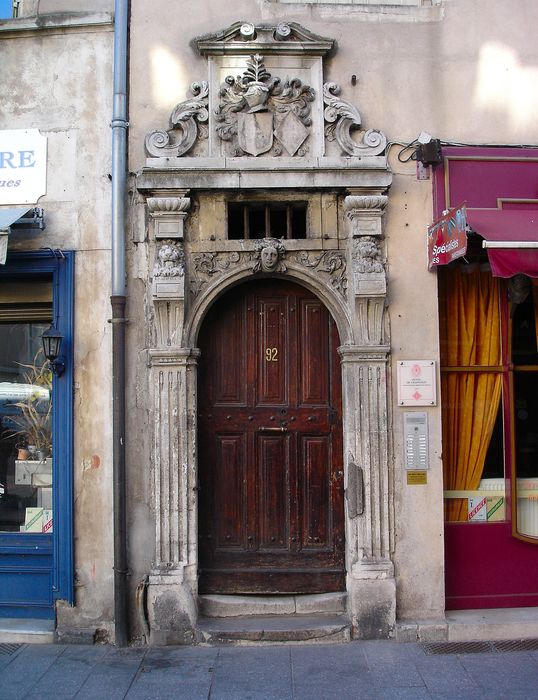 Hôtel de Chastenoy : Porte d'accès sur rue, vue générale