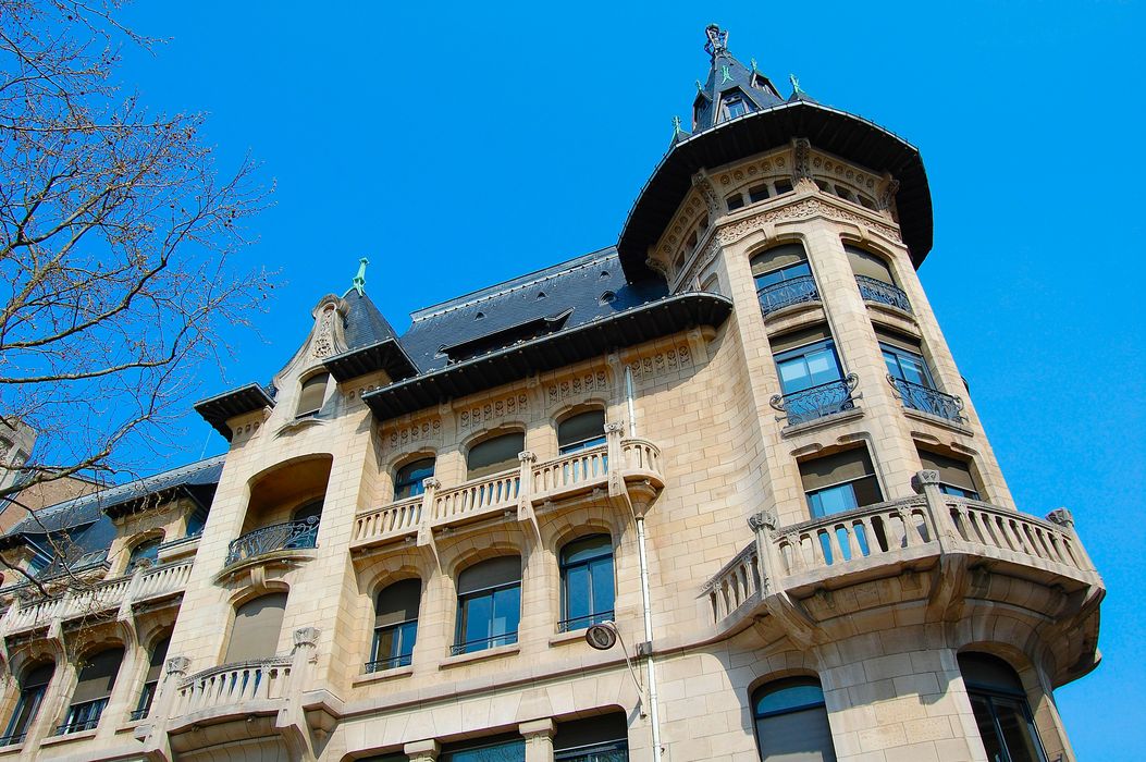 Ancienne banque Renauld : Façade sur rue, vue partielle