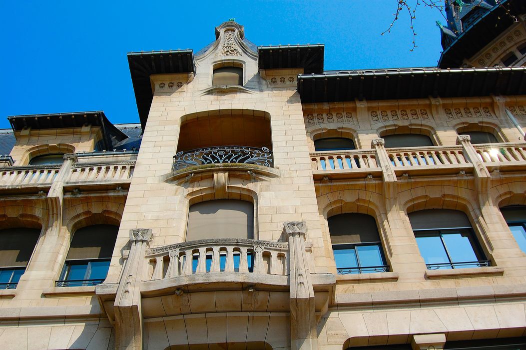 Ancienne banque Renauld : Façade sur rue, vue partielle