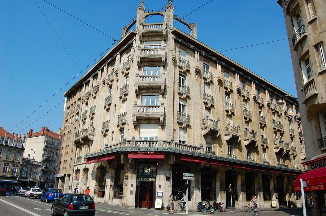 Hôtel Excelsior : Façades sur rues, vue générale