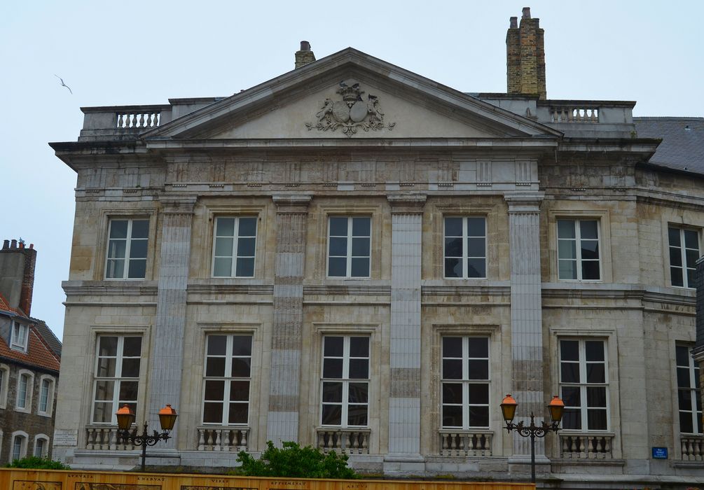 Hôtel Desandrouins, dit aussi Palais Impérial : Façade sur la place, vue partielle