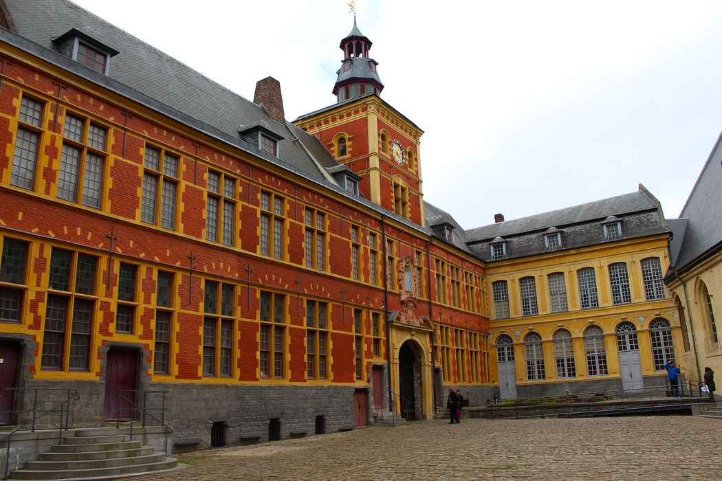 Hospice Comtesse : Façade sur cour, vue générale