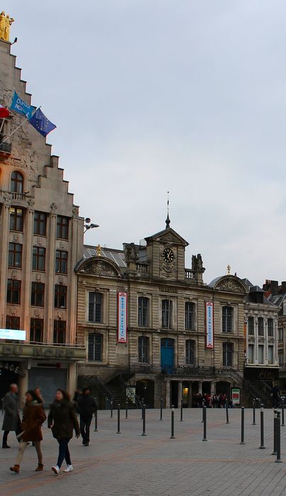 Bâtiment de la Grande Garde : Façade sur la place, vue générale