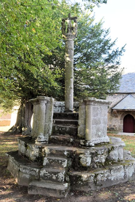 Chapelle Saint-Gonéry et cimetière : Calvaire, vue générale