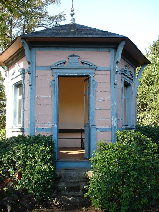 Château de Courson : Parc, détail d'une fabrique