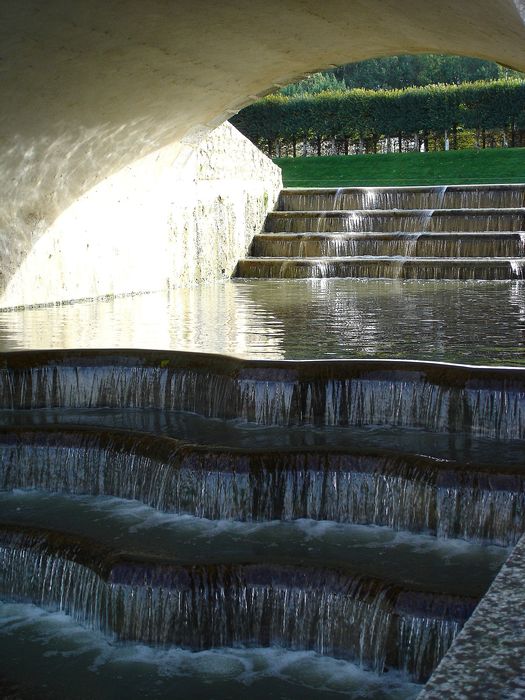 Château de Villandry : Jardin, vue partielle d'une chute d'eau