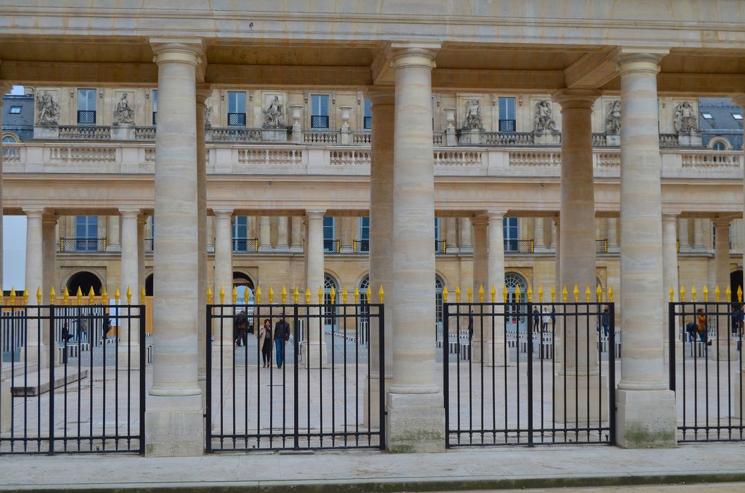 Domaine du Palais-Royal (ancien Palais Cardinal), comprenant Conseil d'Etat, Conseil Constitutionnel, Ministère de la Culture, théâtre de la Comédie Française