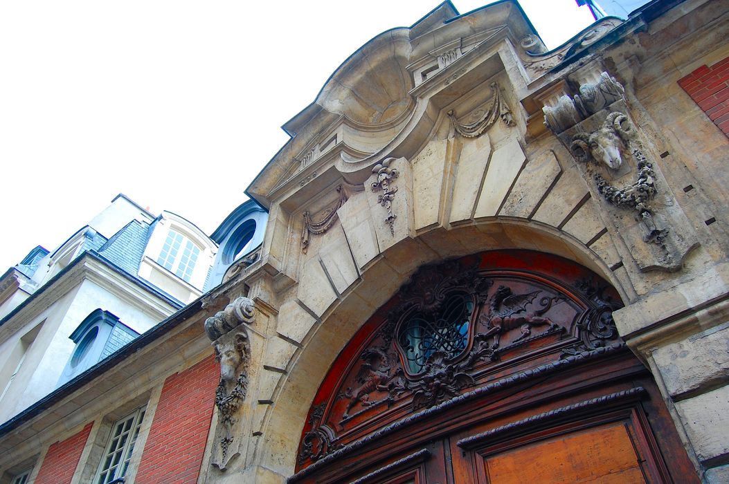 Hôtel d'Almeyras (ancien hôtel de Fourcy) : Porche d'accès sur rue, vue partielle