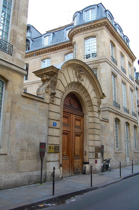 Hôtel de Montmor ou de Montholon : Portail sur rue, vue générale