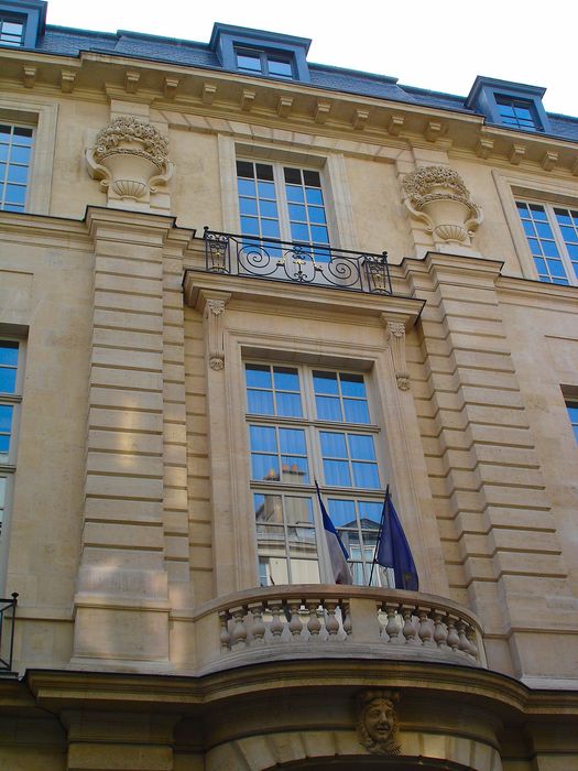 Hôtel de Beauvais : Façade sur rue, vue partielle