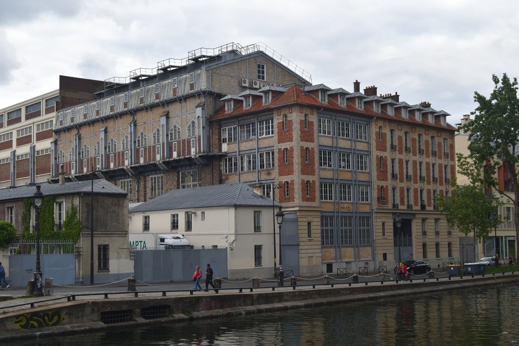 Usine électrique : Vue générale des façades depuis le quai de Valmy