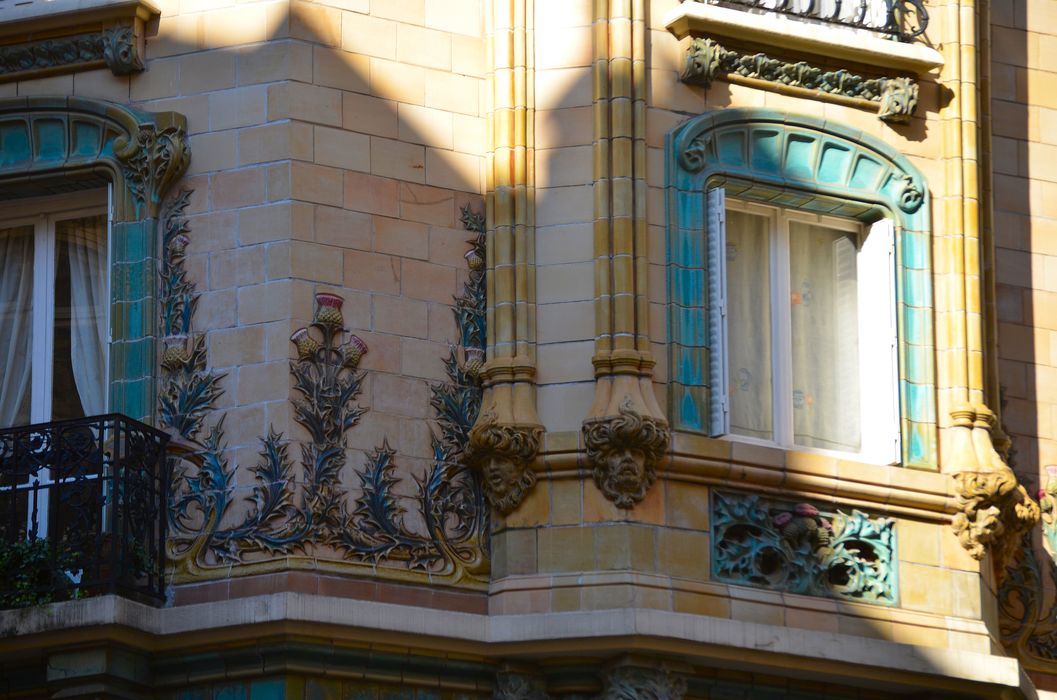 Immeuble Les Chardons : Façade sur rue, détails décoratifs