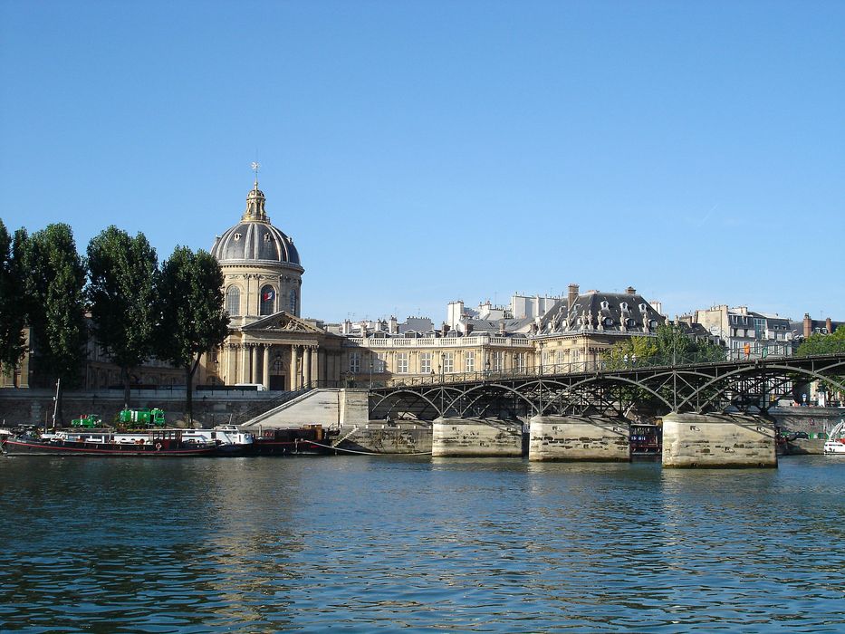 Palais de l'Institut (ancien collège des Quatre-Nations) : Ensemble nord, vue générale depuis le port du Louvre