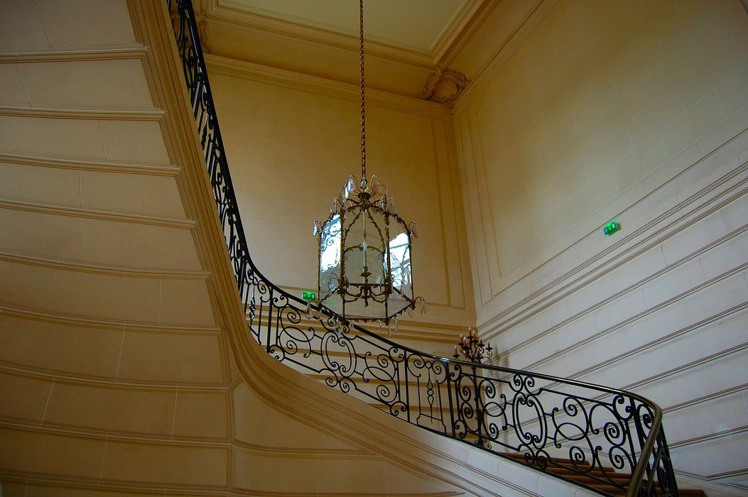 Hôtel de Gournay ou de Mortemart, dit aussi d'Aguesseau, d'Haussonville ou de Turigny : Escalier d'honneur, vue partielle