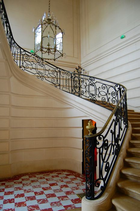 Hôtel de Gournay ou de Mortemart, dit aussi d'Aguesseau, d'Haussonville ou de Turigny : Escalier d'honneur, vue partielle