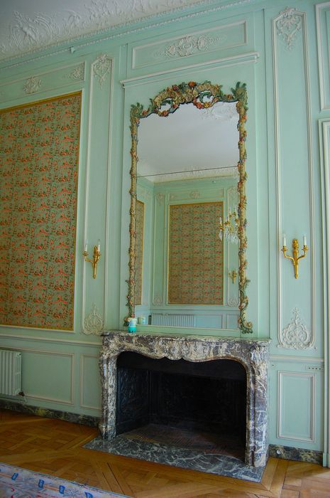 Hôtel de Gournay ou de Mortemart, dit aussi d'Aguesseau, d'Haussonville ou de Turigny : 1er étage, salon non localisé, cheminée, vue générale