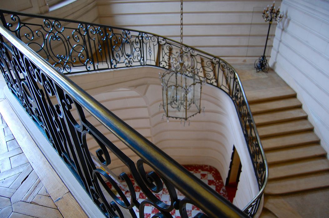 Hôtel de Gournay ou de Mortemart, dit aussi d'Aguesseau, d'Haussonville ou de Turigny : Escalier d'honneur, vue partielle