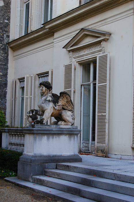 Hôtel Kinski ou Kunsky : Façade sur jardin, détail d'une statue