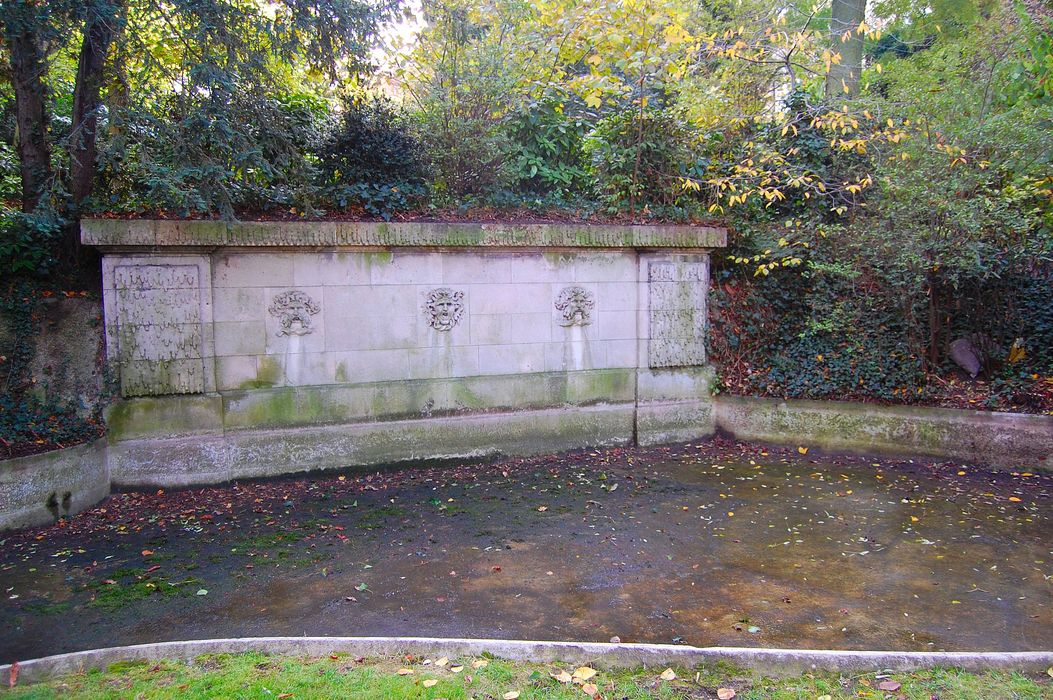 Hôtel Kinski ou Kunsky : Jardin, bassin, vue générale