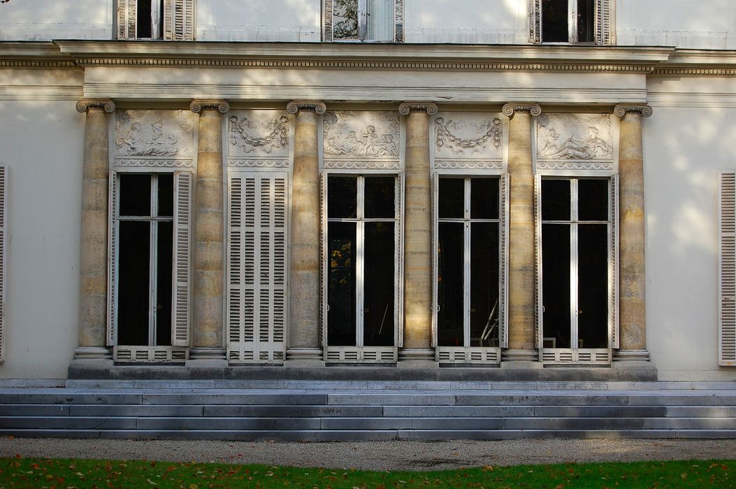 Hôtel Kinski ou Kunsky : Façade sur jardin, vue partielle