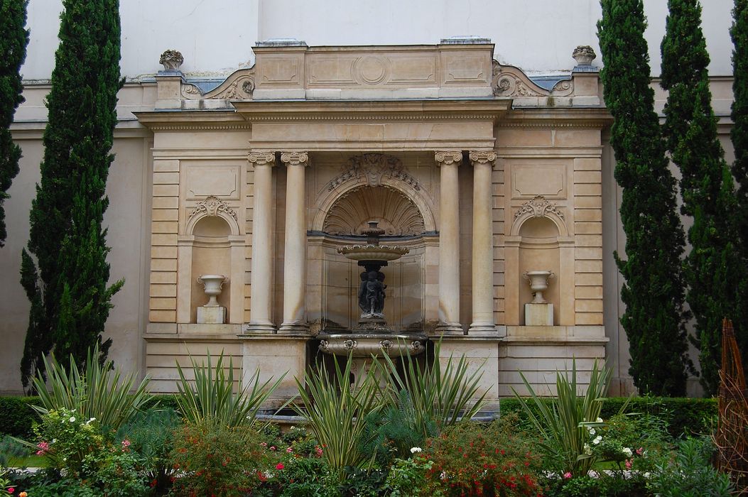 Hôtel de Pomereu : Jardin, vue générale de la fontaine