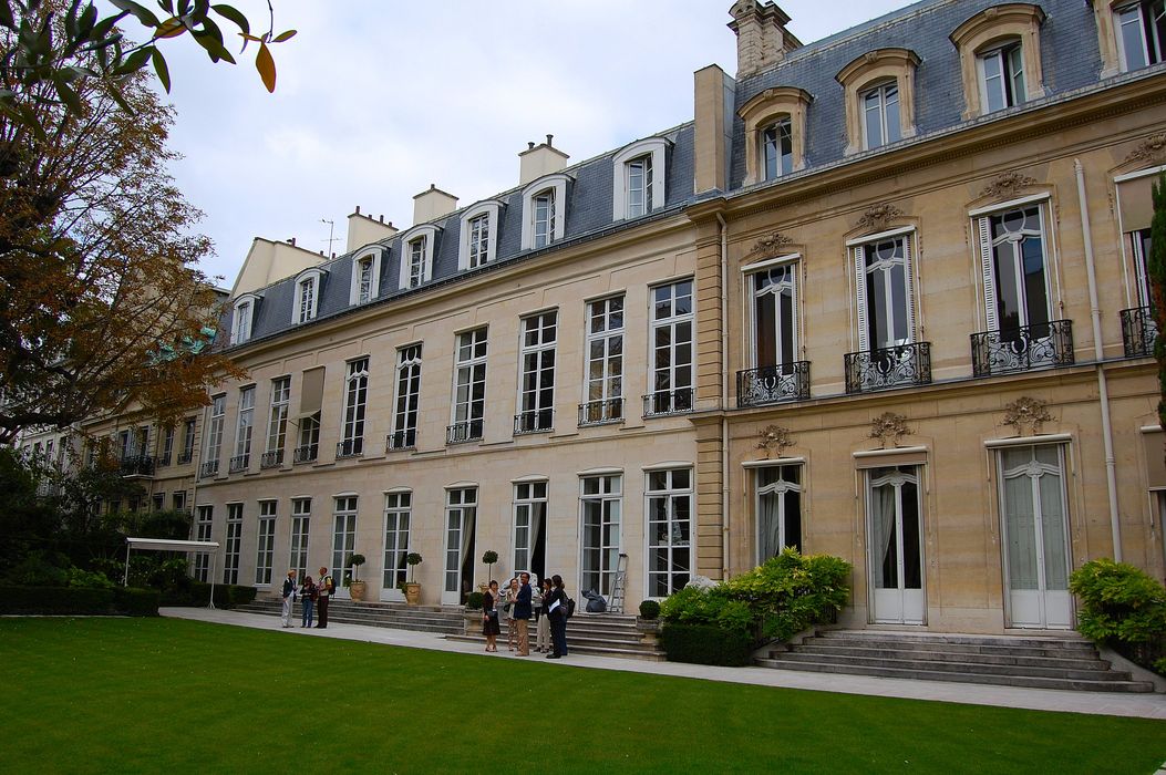 Hôtel de Pomereu : Façade sur jardin, vue générale