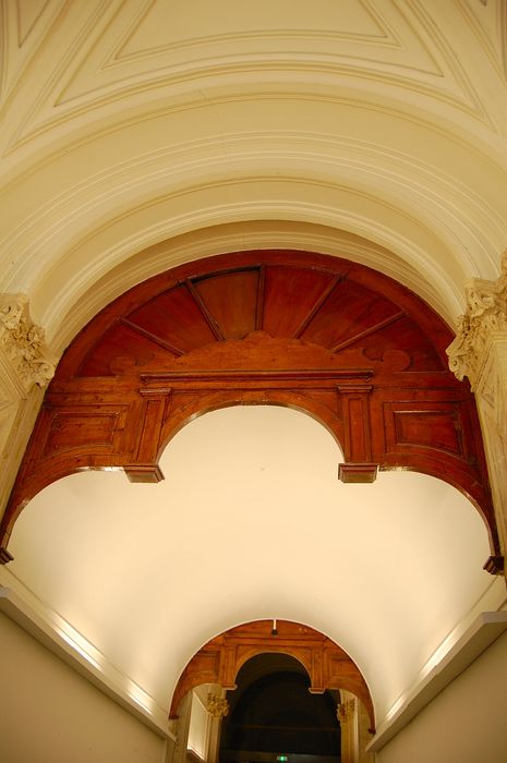 Maison : Couloir, détail des aménagements décoratifs