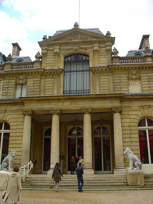 Musée Jacquemart-André : Façade sur cour, vue partielle