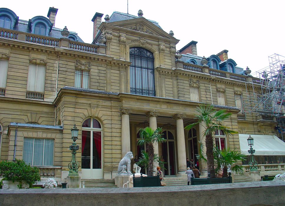 Musée Jacquemart-André : Façade sur cour, vue partielle