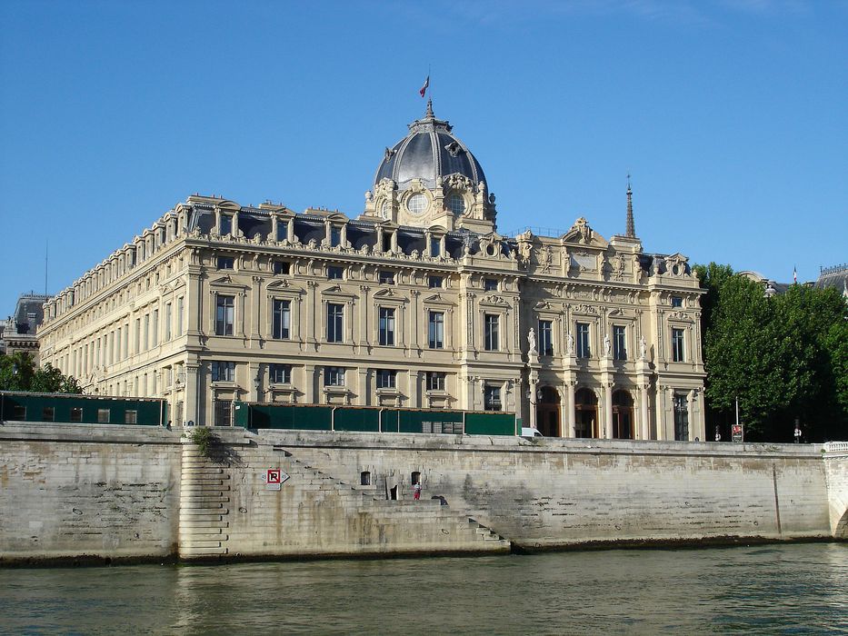 Tribunal de commerce de Paris : Façades nord et est, vue générale