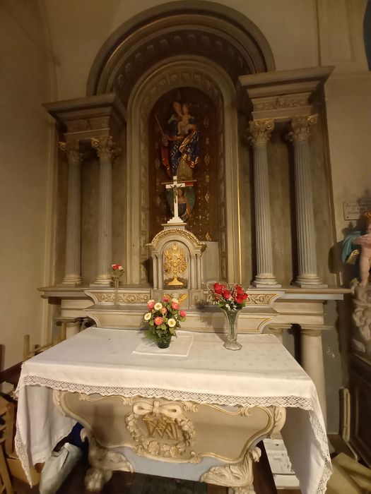 autel du bras nord du transept, tabernacle et retable avec sa statue : Vierge à l'Enfant - © Ministère de la Culture (France), Médiathèque du patrimoine et de la photographie, diffusion RMN-GP