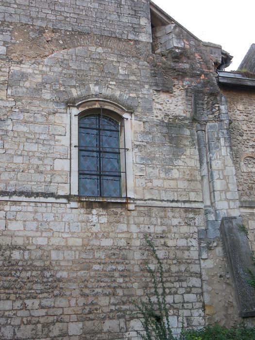 Eglise Saint-Jean de Montierneuf : Façade occidentale, vue partielle