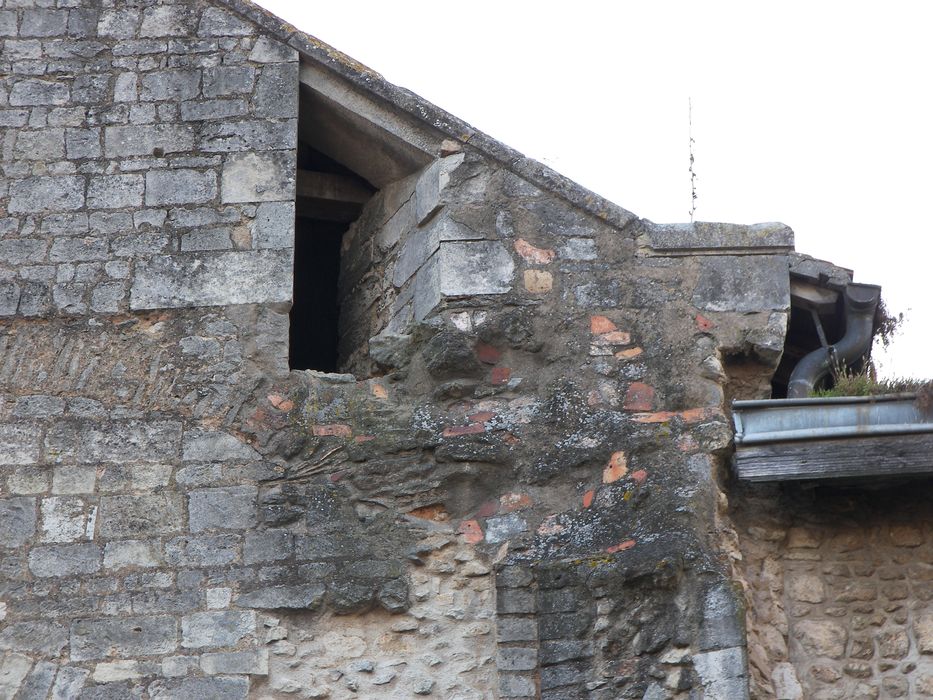 Eglise Saint-Jean de Montierneuf : Façade occidentale, détail