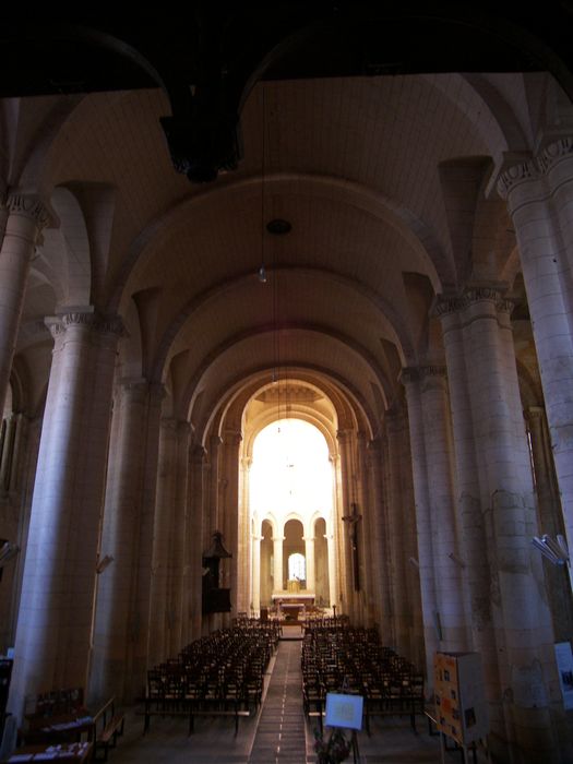 Eglise Saint-Jean de Montierneuf : Nef, vue générale