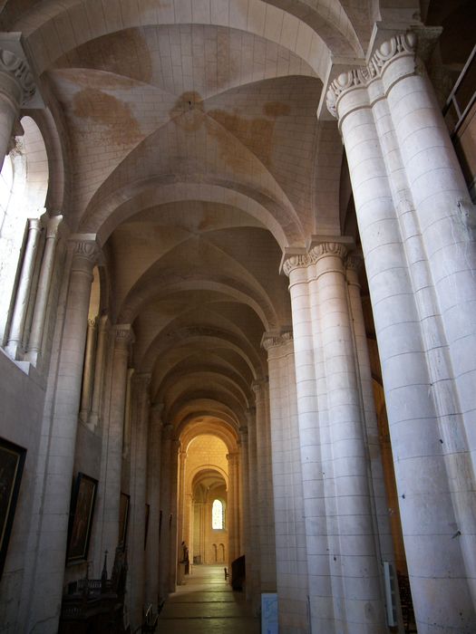 Eglise Saint-Jean de Montierneuf : Collatéral nord, vue générale