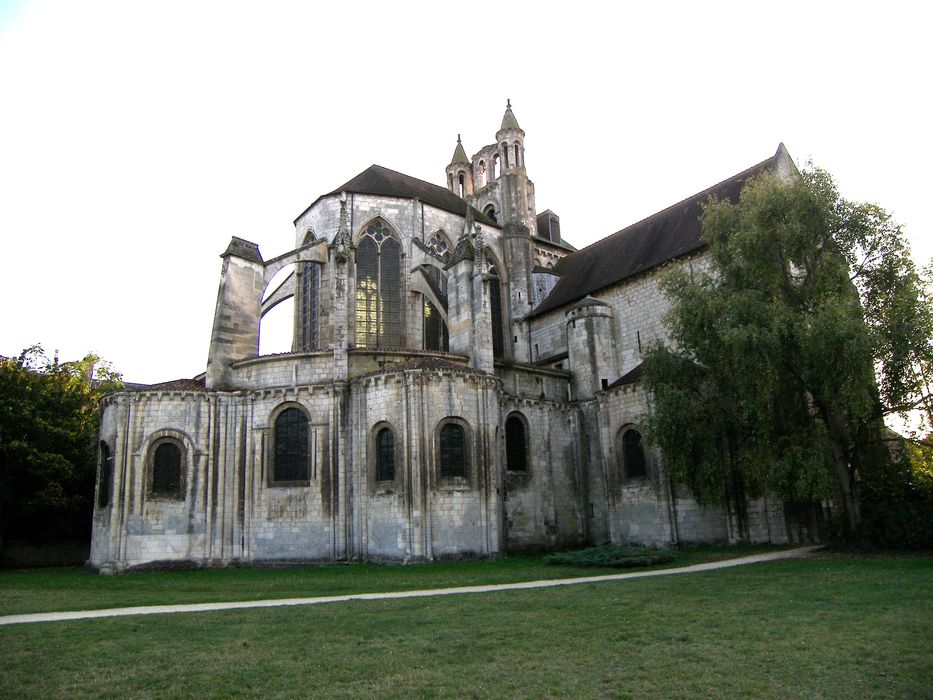 Eglise Saint-Jean de Montierneuf : Chevet, vue générale