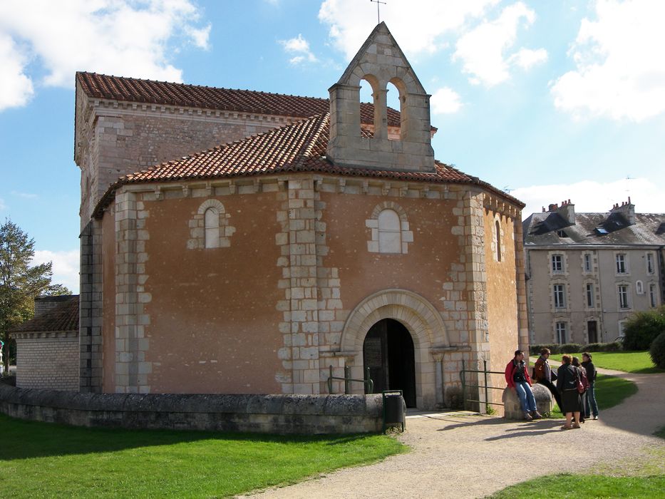 Baptistère Saint-Jean : Façade ouest, vue générale