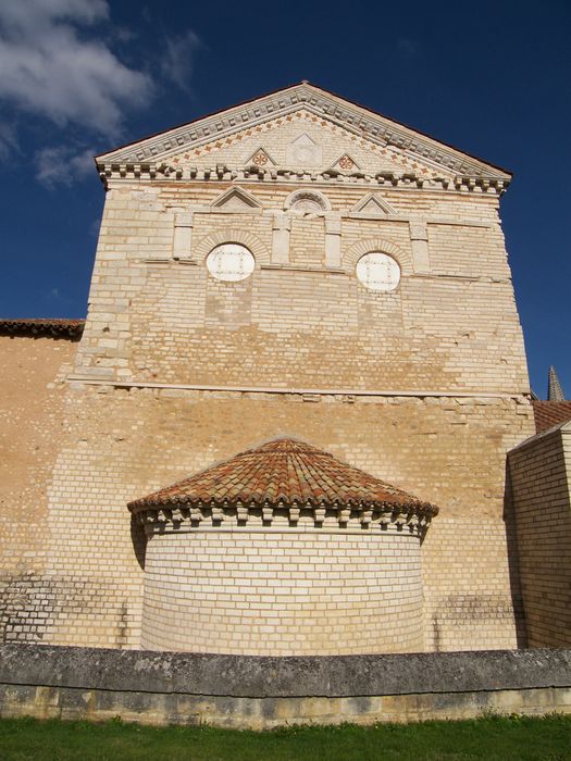 Baptistère Saint-Jean : Façade sud, vue partielle