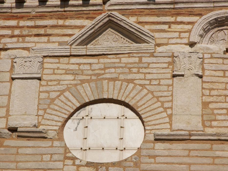 Baptistère Saint-Jean : Façade sud, détail