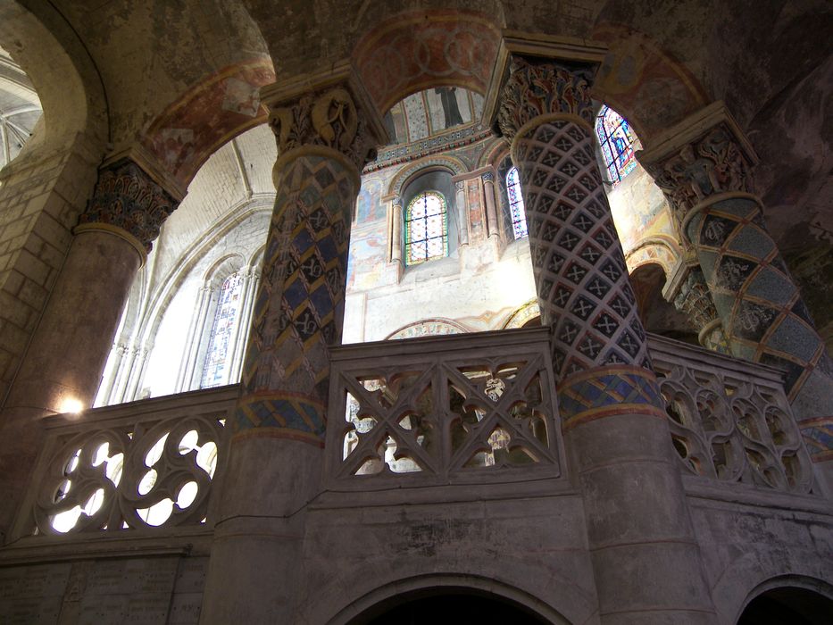 Eglise Sainte-Radegonde : Choeur, vue partielle