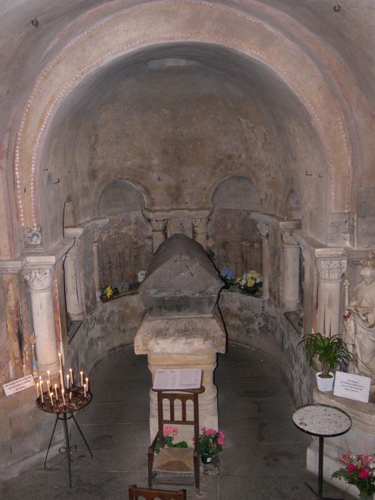 Eglise Sainte-Radegonde : Crypte, vue générale